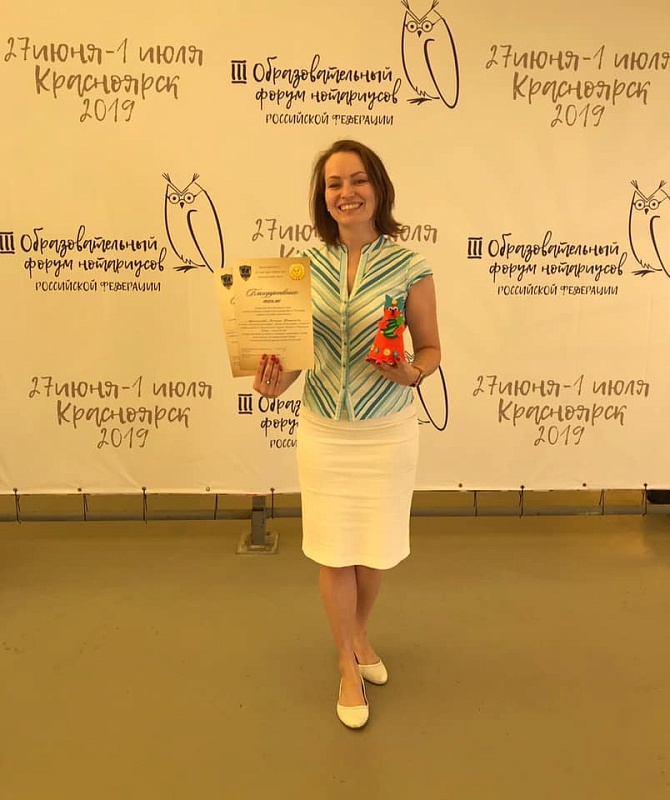Представитель АРМ "Табеллион" приняла участие в благотворительной ярмарке-продаже поделок на III Образовательном форуме нотариусов России